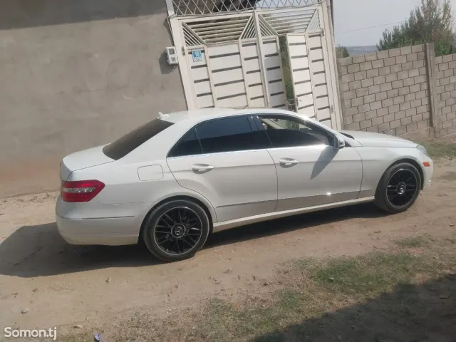 Mercedes-Benz E class 2011 · 3.5 AT