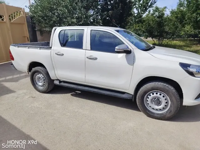 Toyota Hilux 2016 · 2.4 MT
