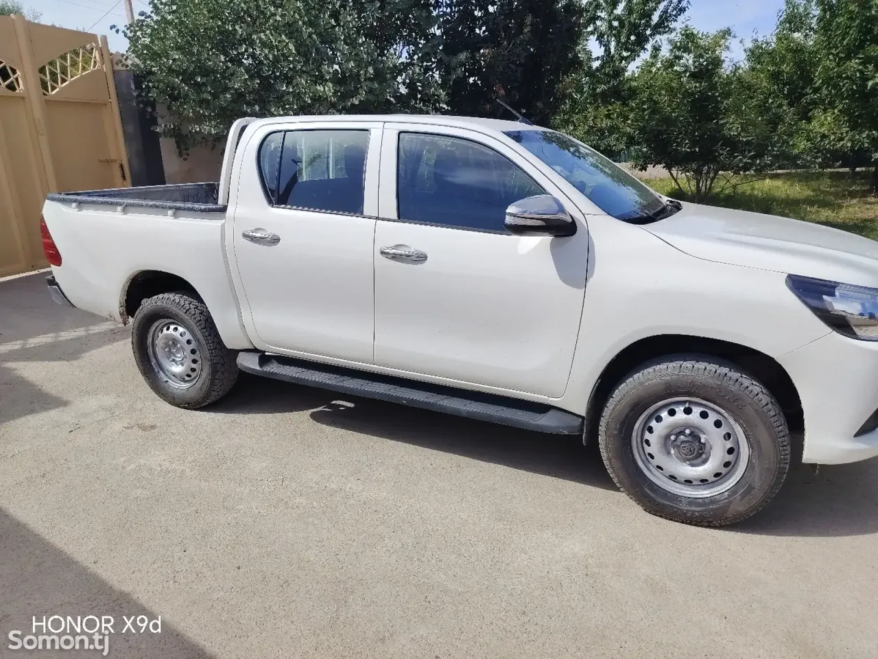Toyota Hilux 2016 · 2.4 MT