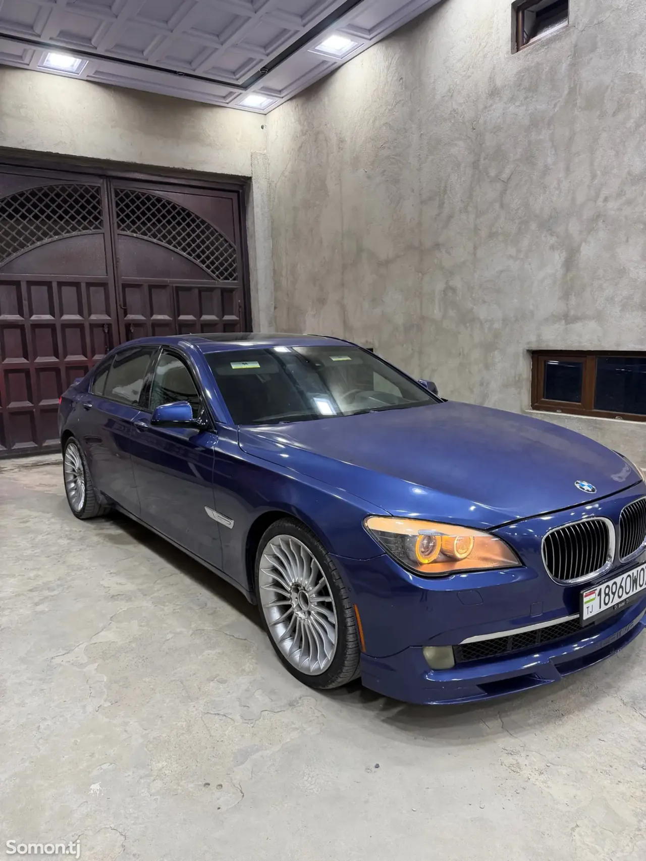 BMW 7 series 2012 · 4.4 AT