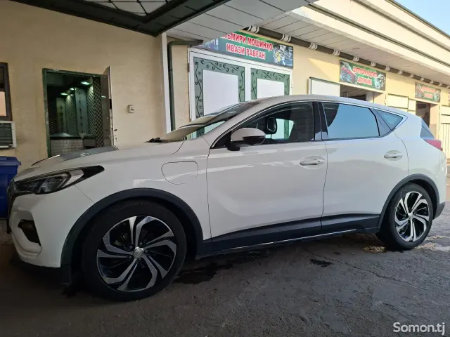 Hongqi E-HS3 2019 · AT