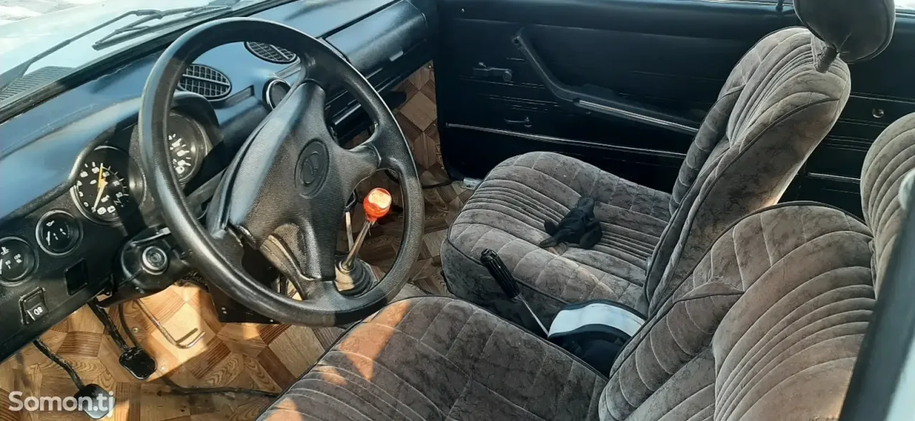 Lada (ВАЗ) 2106 1986 · 1.3 MT
