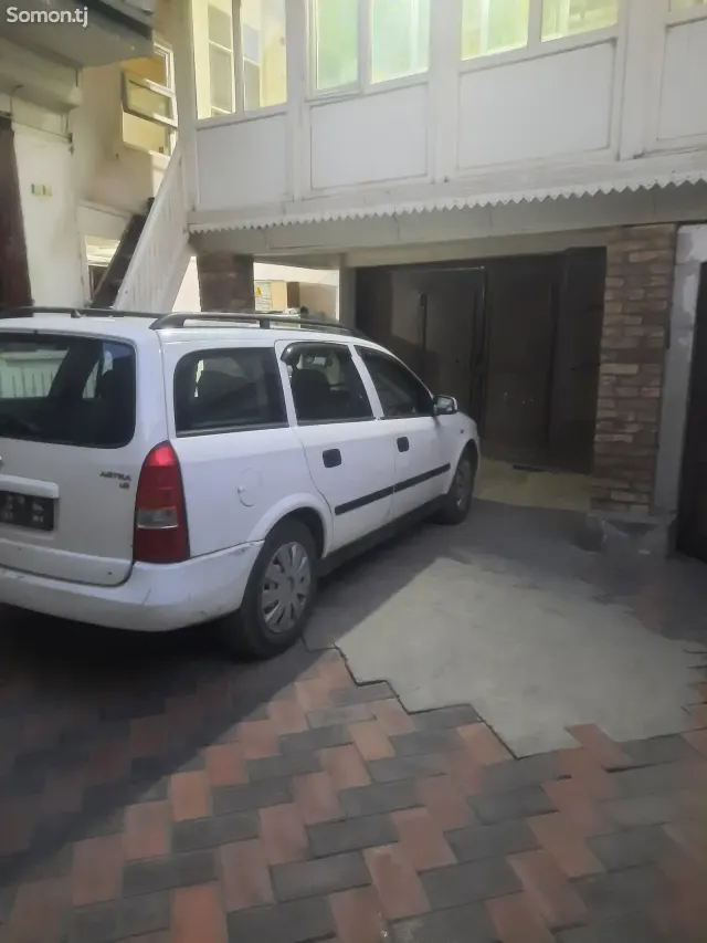 Opel Astra G 1998 · 1.6 MT