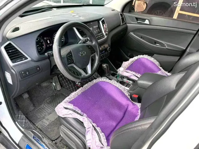 Hyundai Tucson 2015 · AT