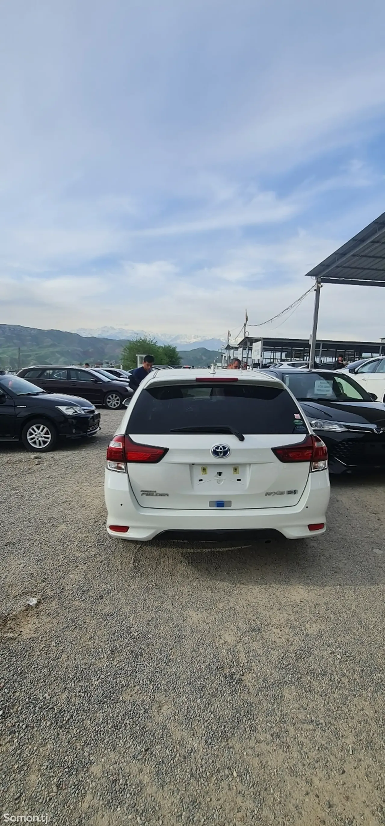Toyota Fielder 2015 · 1.5 AT