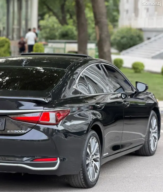 Lexus ES series 2019 · 3.0 AT