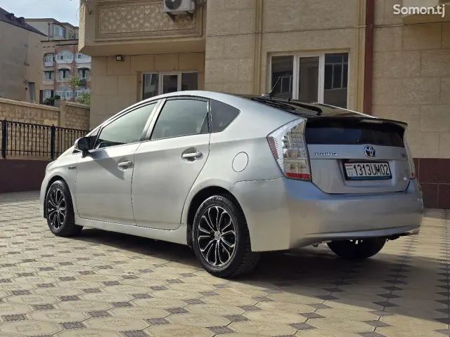 Toyota Prius 2011 · 1.8 CVT
