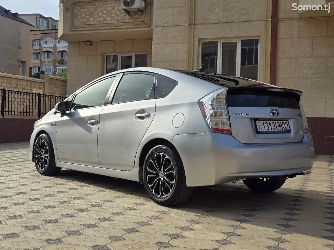 Toyota Prius 2011 · 1.8 CVT