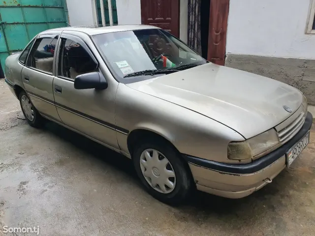 Opel Vectra A 1991 · 1.6 MT