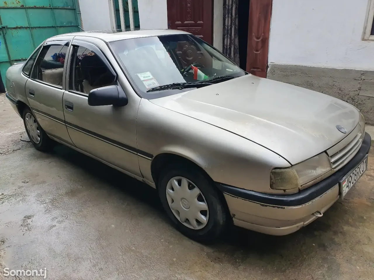 Opel Vectra A 1991 · 1.6 MT