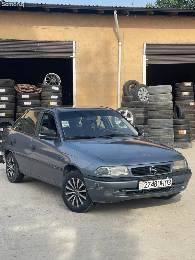 Opel Astra F 1997 · 1.6 MT