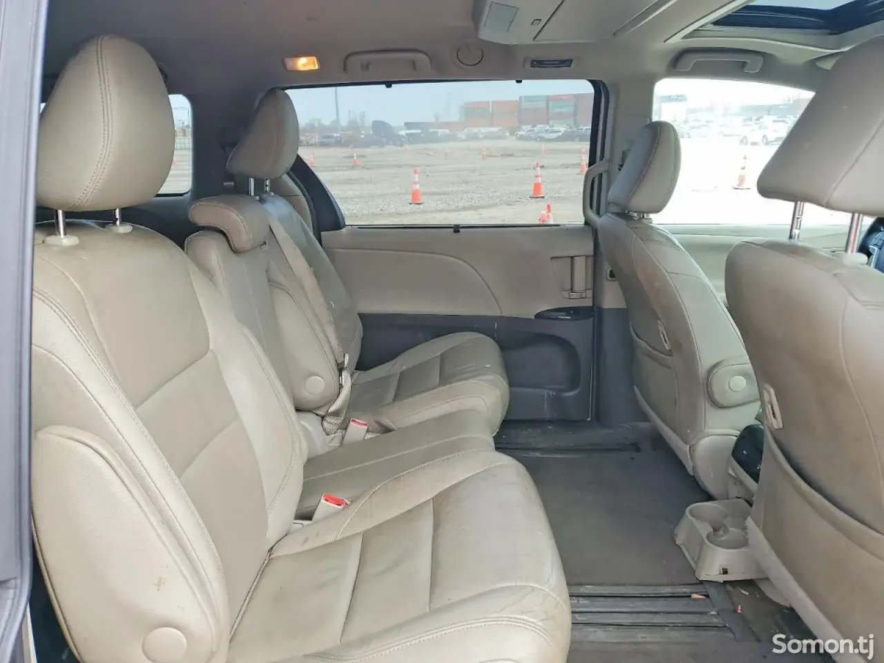 Toyota Sienna 2015 · 3.5 AT