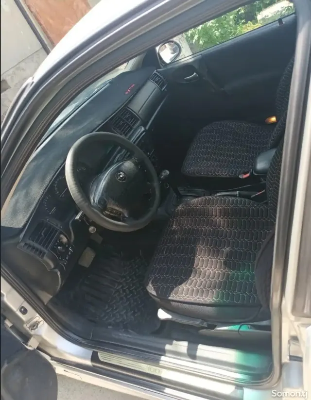 Opel Vectra B 1999 · 1.6 AT