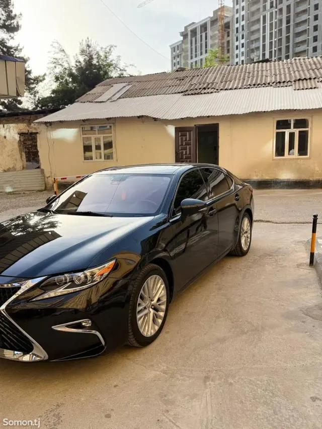 Lexus ES series 2016 · 3.5 AT