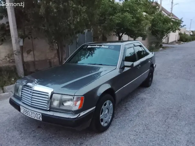 Mercedes-Benz W124 1992 · 2.0 MT