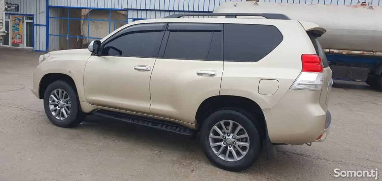 Toyota Land Cruiser Prado 2011 · 3.0 AT