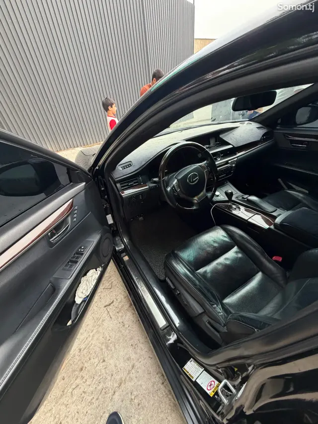 Lexus ES series 2014 · 3.0 AT