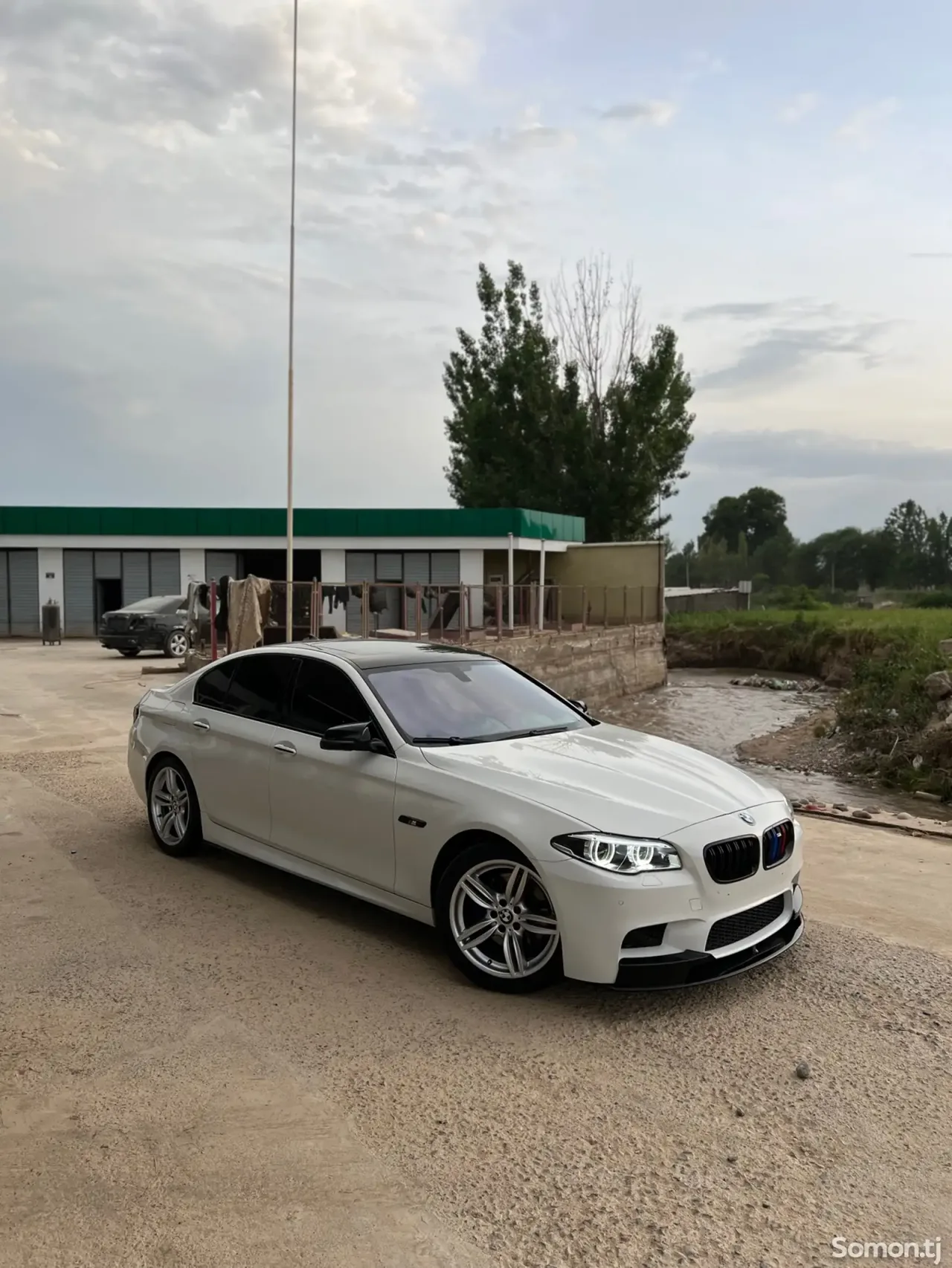 BMW M5 2014 · 4.4 AT