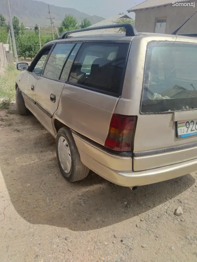 Opel Astra F 1998 · 1.6 MT