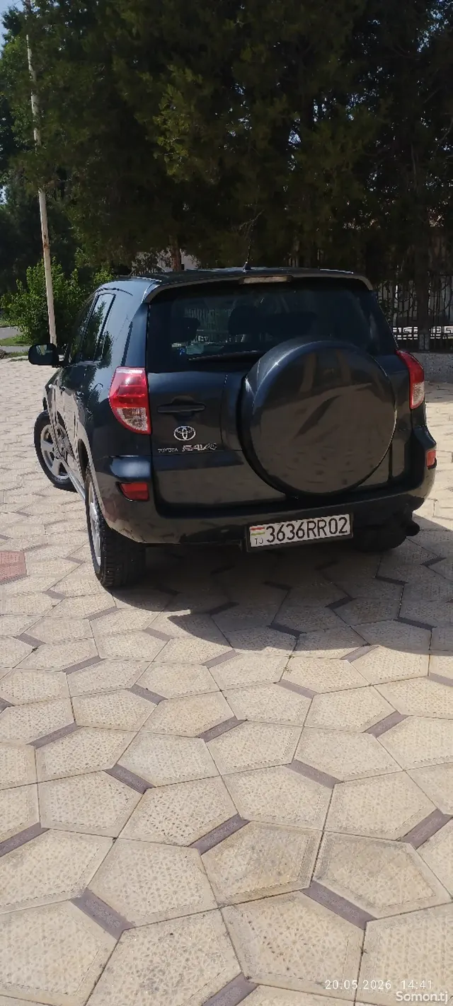 Toyota RAV 4 2006 · 2.2 MT