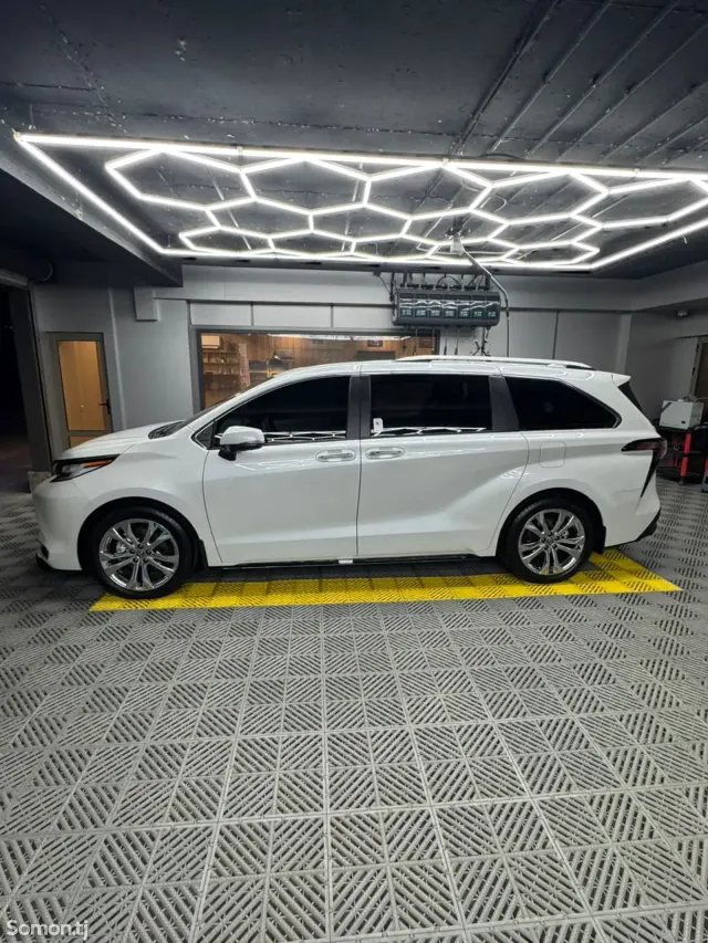 Toyota Sienna 2024 · 2.5 AT