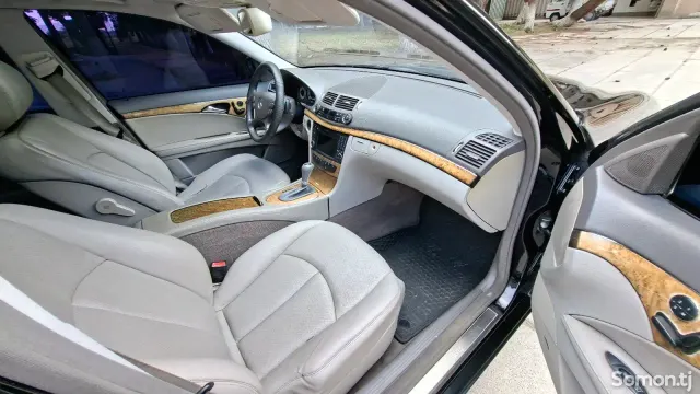 Mercedes-Benz E class 2009 · 3.5 AT