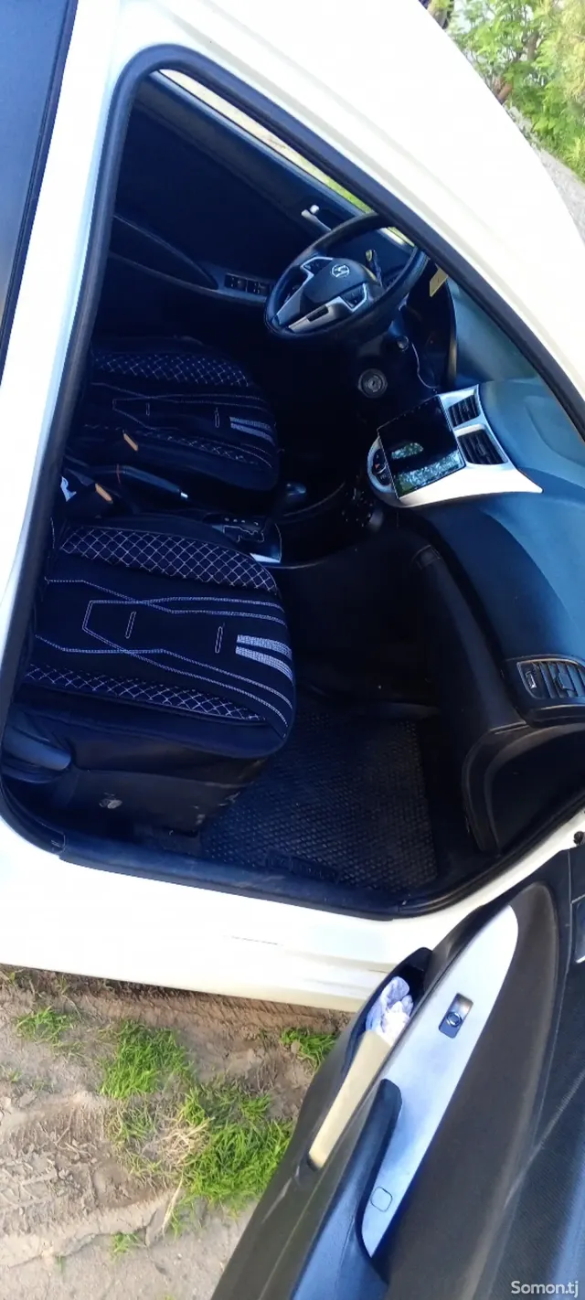 Hyundai Accent 2015 · 1.8 AT