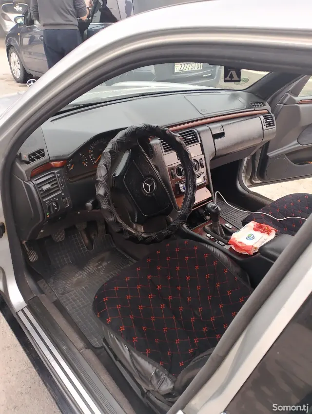 Mercedes-Benz E class 1996 · 2.0 MT