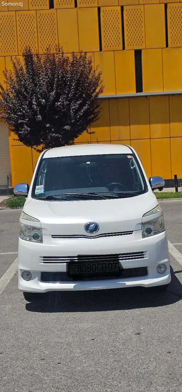 Toyota Voxy 2009 · 2.0 AT