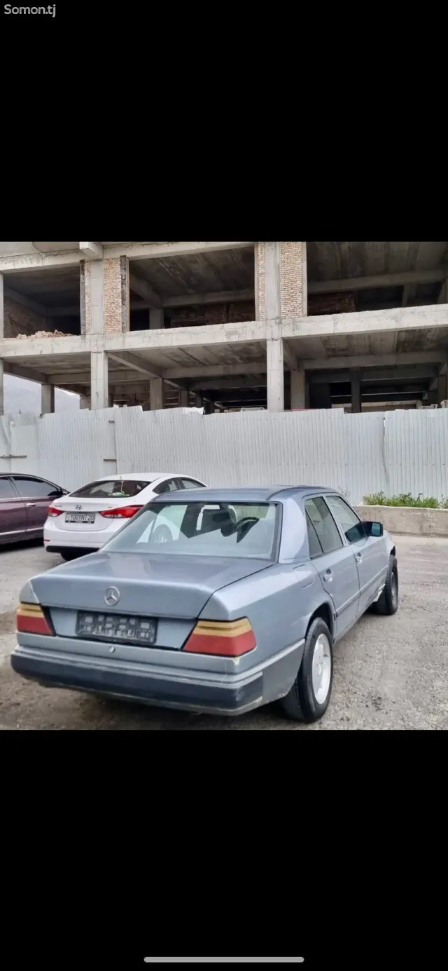 Mercedes-Benz W124 1987 · 2.5 MT