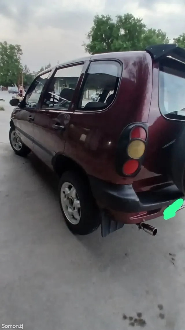 Chevrolet Niva 2004 · 1.6 MT