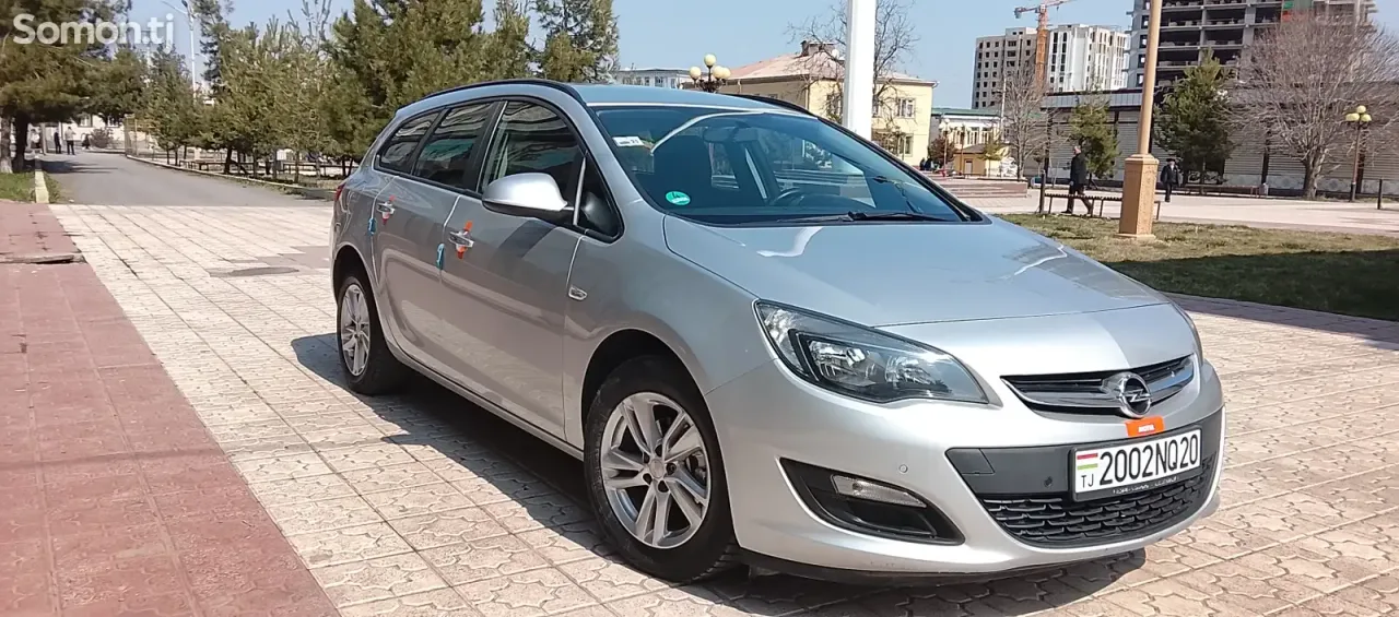 Opel Astra J 2014 · 1.4 MT