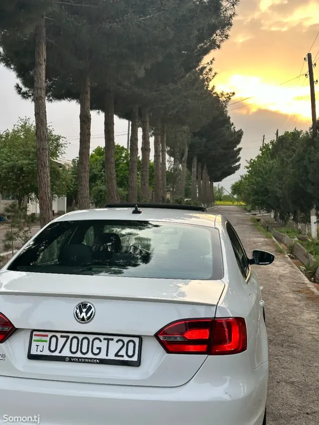 Volkswagen Jetta 2012 · 2.0 AT