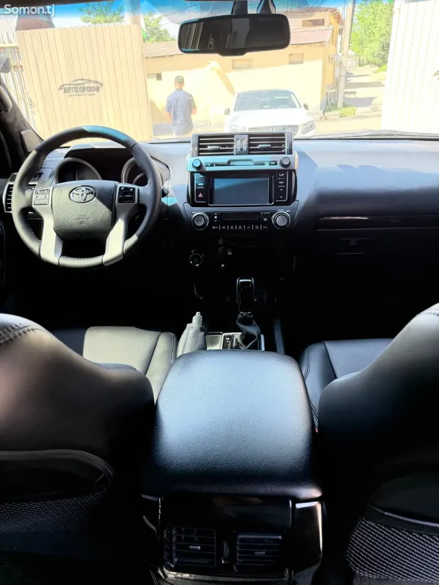 Toyota Land Cruiser Prado 2017 · 3.0 AT