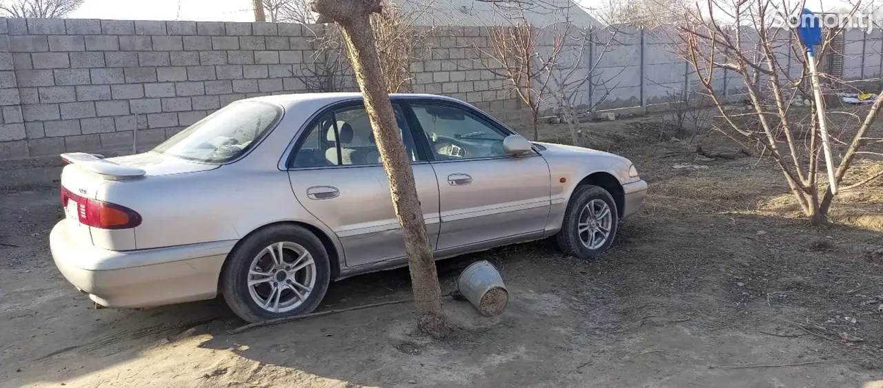 Hyundai Sonata 1994 · 1.8 MT