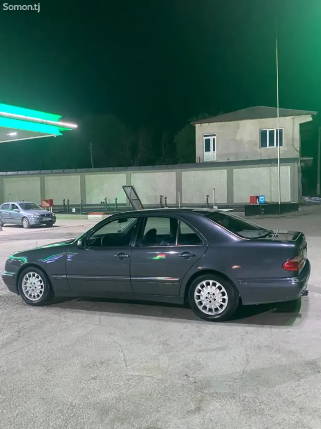 Mercedes-Benz E class 2000 · 2.4 AT