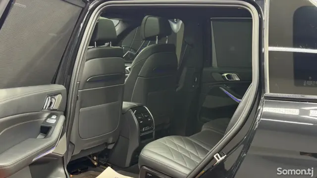 BMW X7 2023 · 4.0 AT