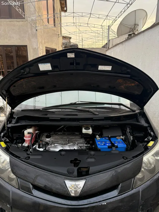 Toyota Estima 2014 · 2.4 AT