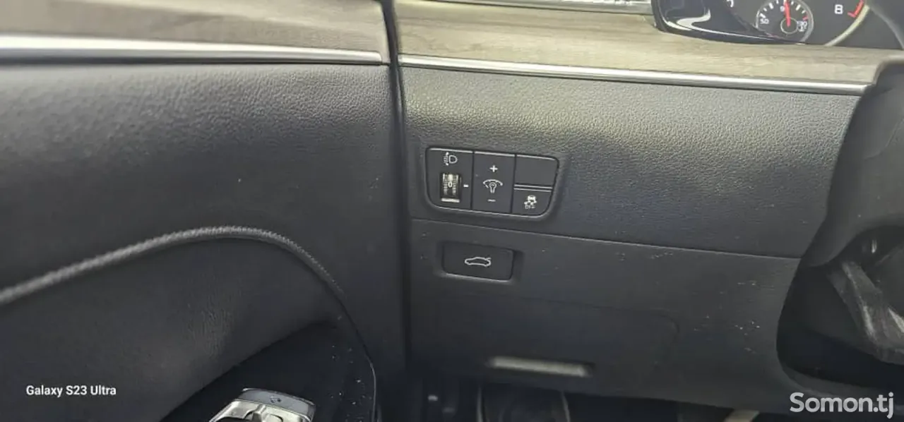Kia K5 2023 · 2.0 AT
