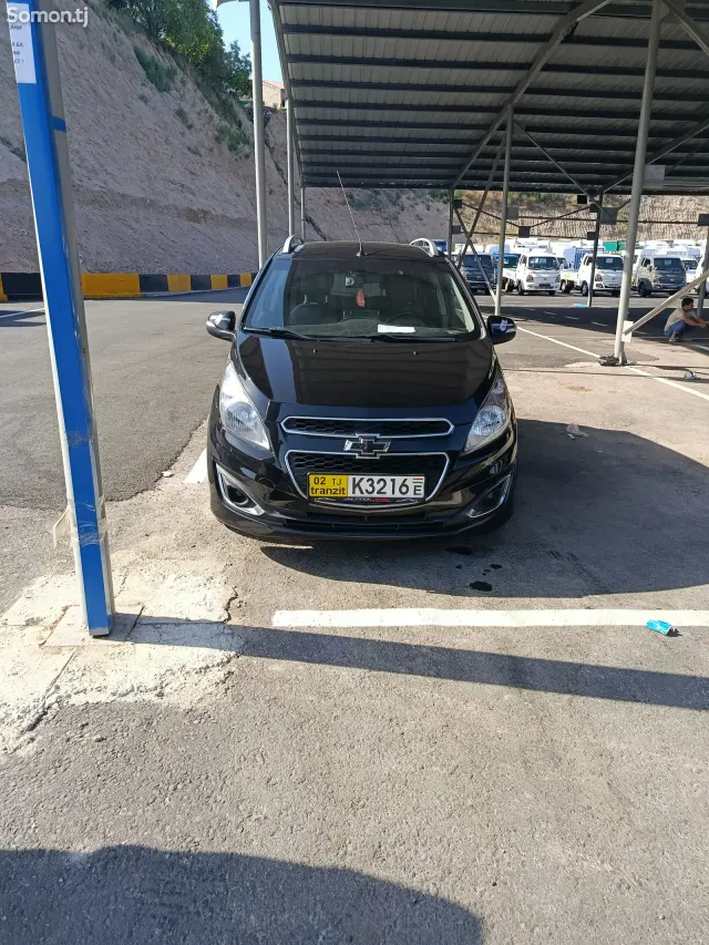 Chevrolet Spark 2015 · 1.0 AT