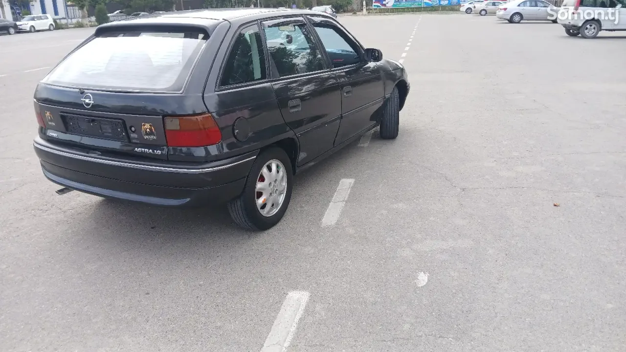 Opel Astra F 1996 · 1.6 MT