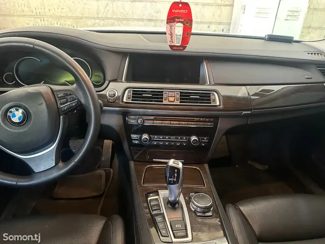 BMW 7 series 2015 · 4.0 AT
