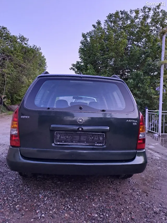 Opel Astra G 1998 · 1.6 MT