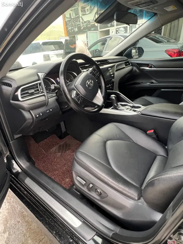 Toyota Camry 2019 · 2.5 AT