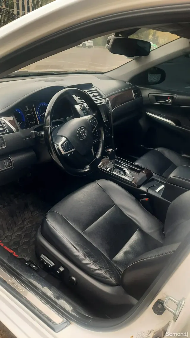 Toyota Camry 2015 · 2.5 AT