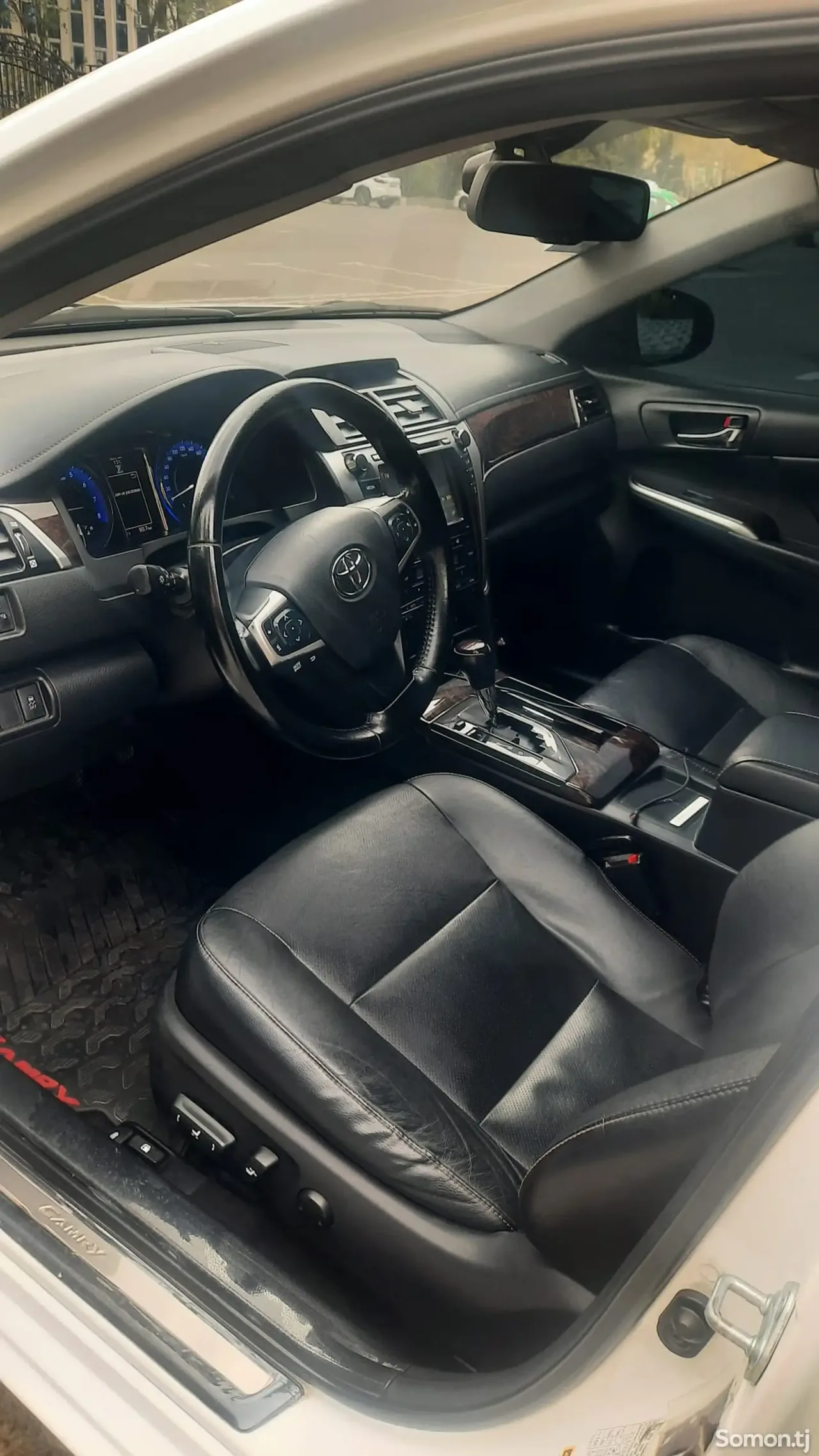 Toyota Camry 2015 · 2.5 AT