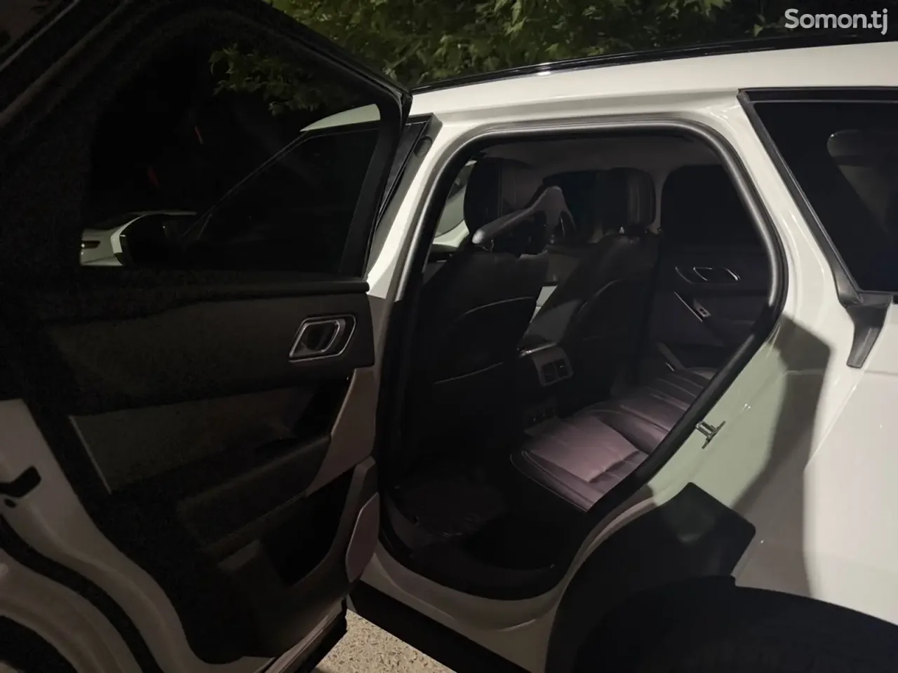 Land Rover Range Rover Velar 2018 · 2.0 AT