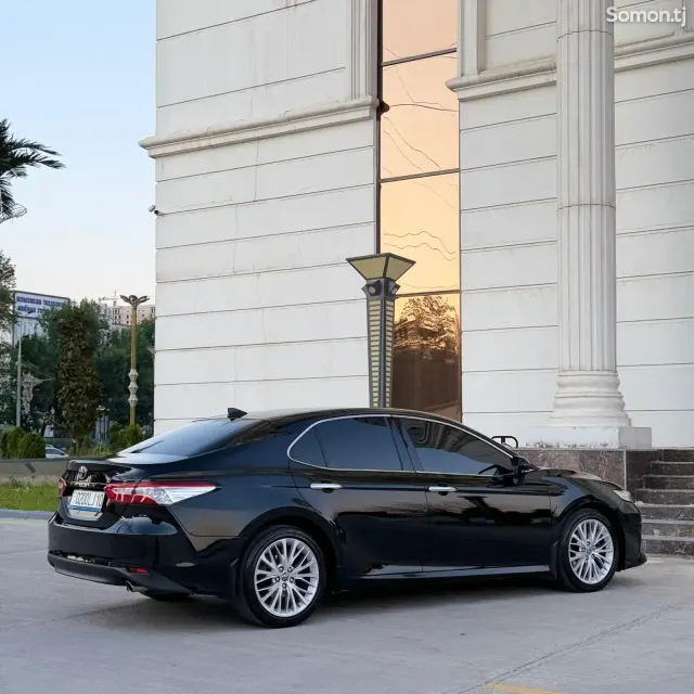 Toyota Camry 2019 · 2.5 AT