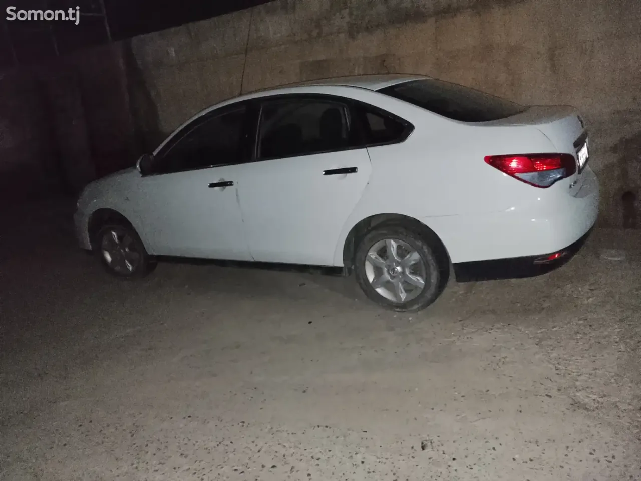Nissan Almera 2018 · 1.8 AT