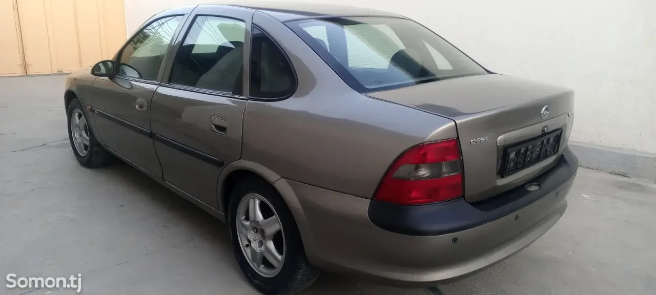 Opel Vectra B 1995 · 1.6 MT